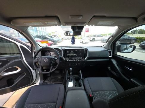 Used 2025 Nissan Frontier SV RWD image 24