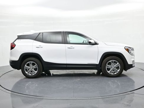 Used 2024 GMC Terrain SLE image 5