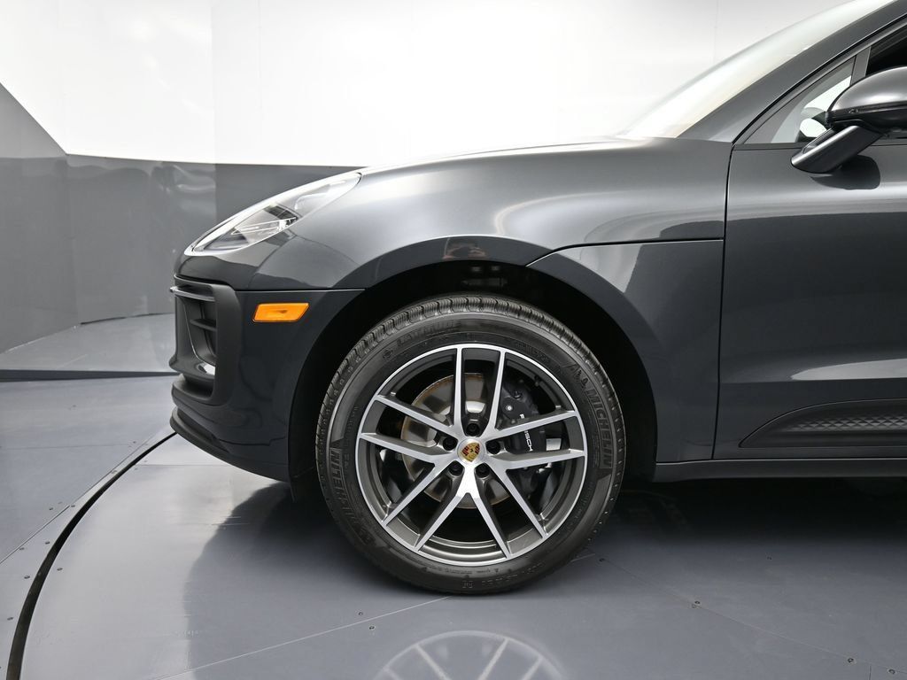 Certified 2026 Porsche Macan AWD/4WD image 12