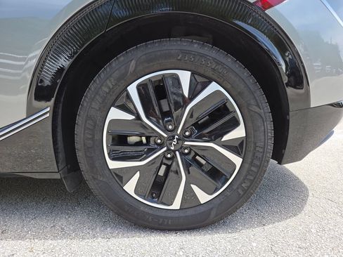 Used 2022 Kia EV6 Wind RWD image 21