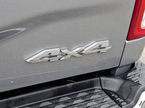 Used 2024 RAM 2500 Big Horn AWD/4WD image 31