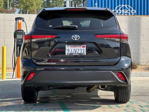 Used 2023 Toyota Highlander L FWD image 8