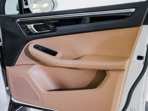 Certified 2023 Porsche Macan image 27