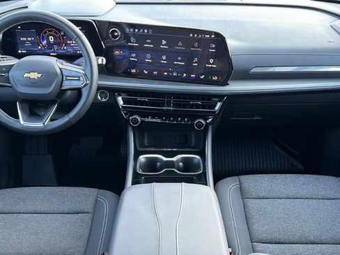 Used 2026 Chevrolet Traverse LT w/ Driver Confidence Package FWD image 28