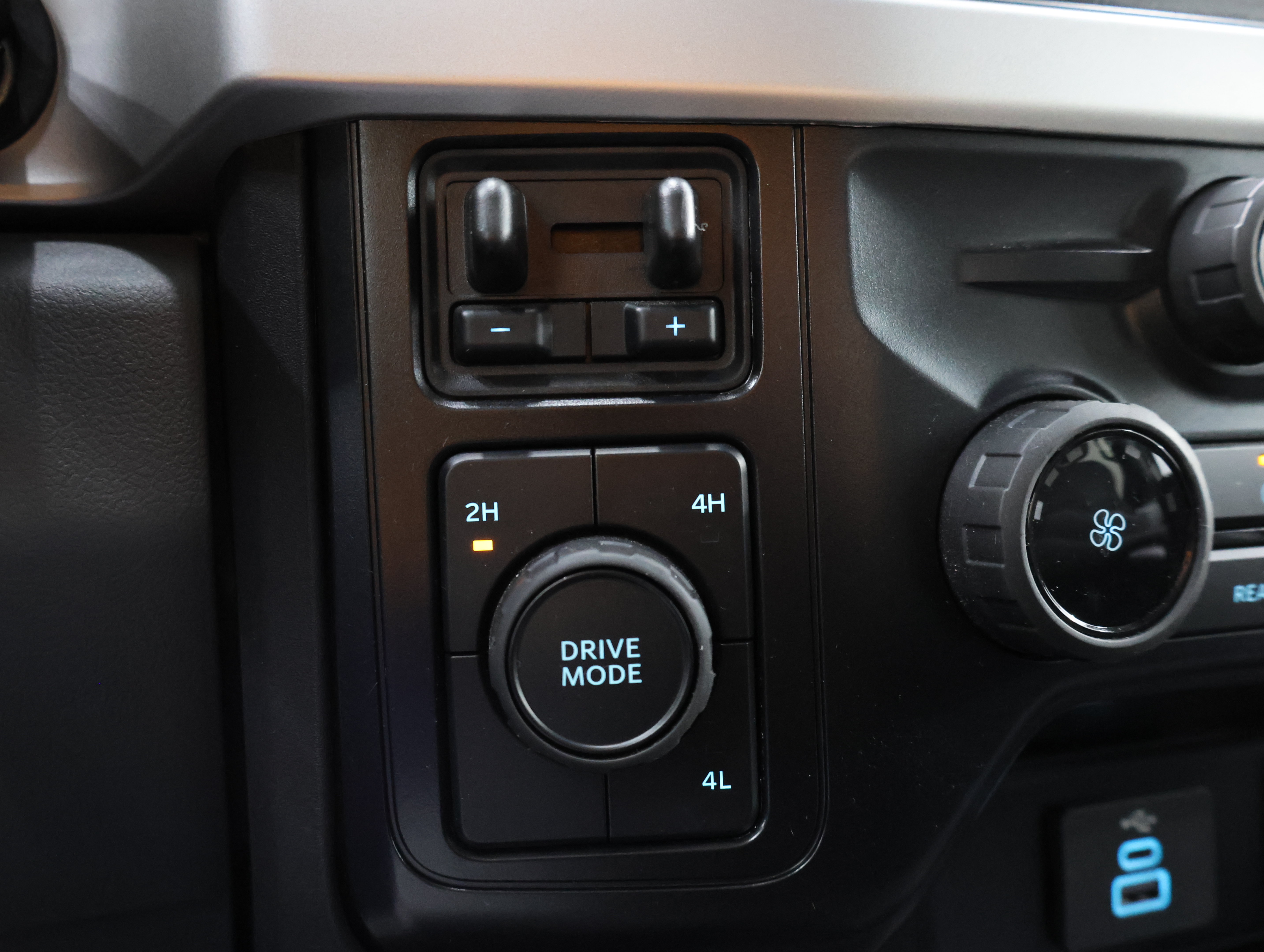 Used 2025 Ford F350 XL w/ 360-Degree Camera Package AWD/4WD image 48