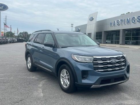 Used 2025 Ford Explorer Active RWD image 1