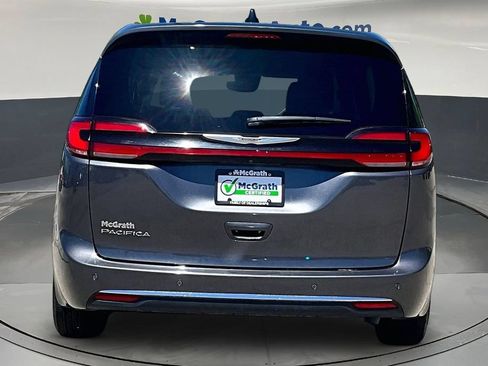 Used 2023 Chrysler Pacifica Touring-L FWD image 6