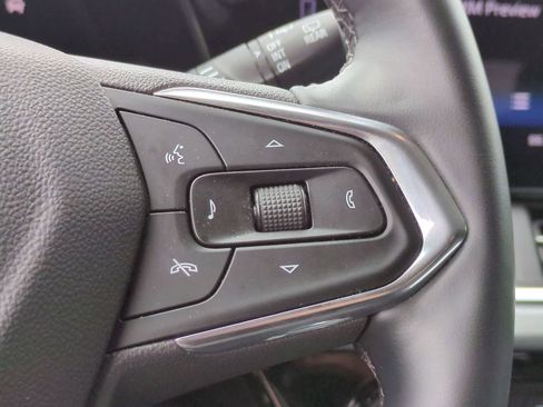 Used 2025 Chevrolet Trax LT w/ LT Convenience Package FWD image 23