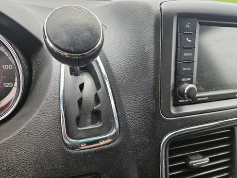 Used 2019 Dodge Grand Caravan SE FWD image 21