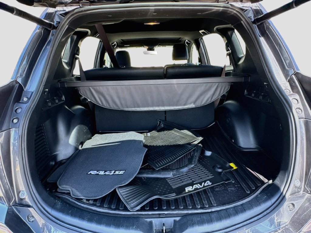 Used 2018 Toyota RAV4 SE w/ Power Extra Value Package FWD image 29