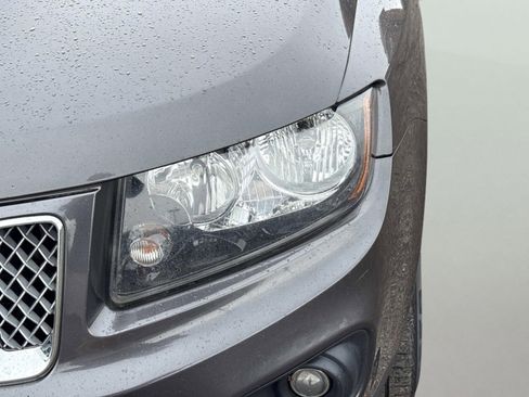 Used 2016 Jeep Compass Latitude image 10