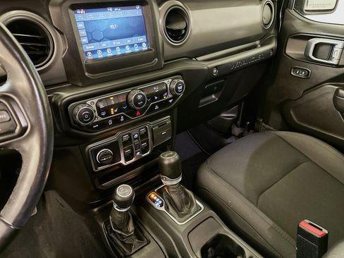 Used 2022 Jeep Wrangler Unlimited Sport AWD/4WD image 25