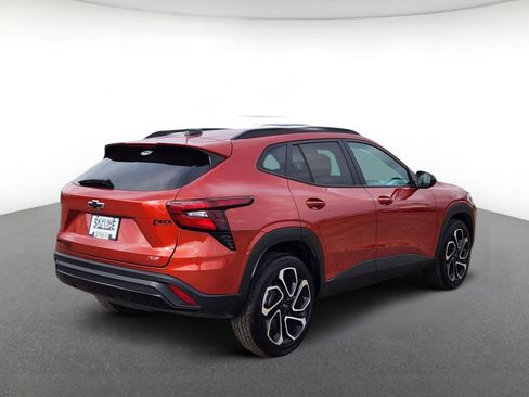 Used 2024 Chevrolet Trax RS w/ Sunroof Package image 3