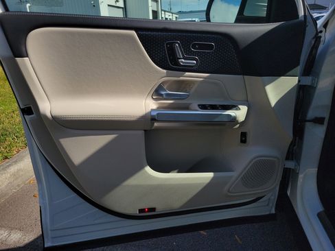 Certified 2025 Mercedes-Benz GLB 250 image 20