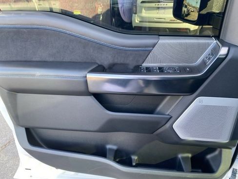 Used 2025 Ford F250 Platinum image 11