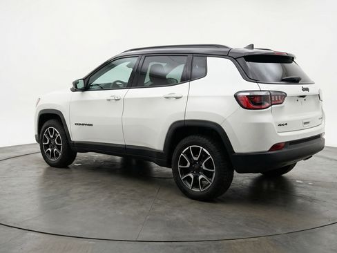 Used 2025 Jeep Compass Trailhawk image 6