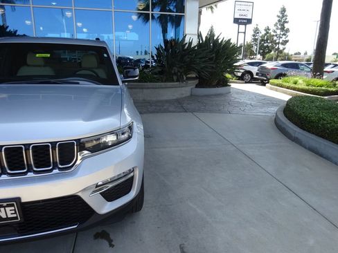 Used 2023 Jeep Grand Cherokee 4WD 4xe image 34