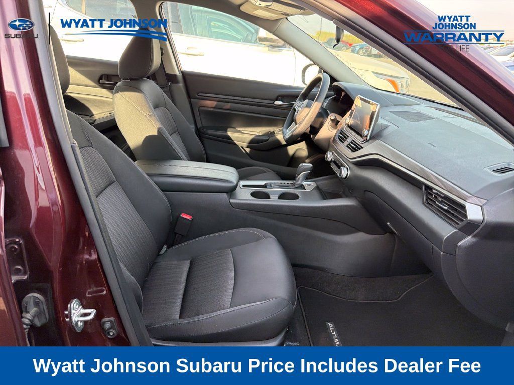 Used 2025 Nissan Altima 2.5 SV FWD image 34