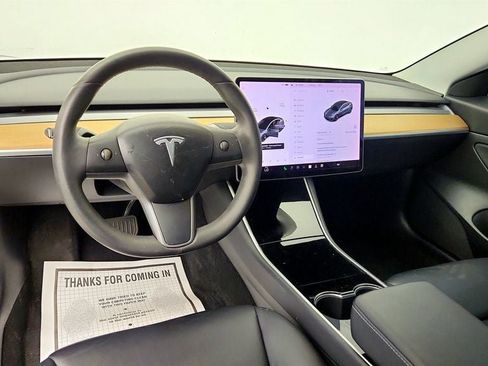 Used 2020 Tesla Model 3 Standard Range RWD image 12