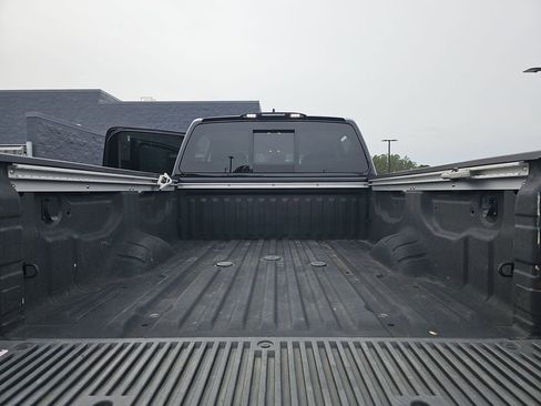 Used 2024 Nissan Titan SV w/ SV Convenience Package image 15