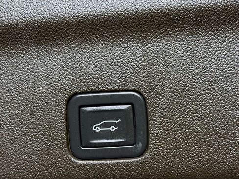 Used 2021 GMC Yukon Denali image 32