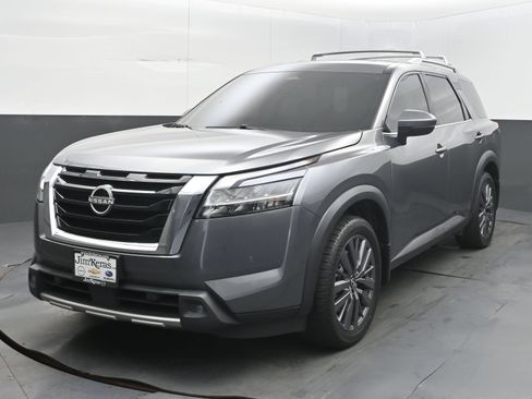 Used 2022 Nissan Pathfinder SL w/ SL Premium Package AWD/4WD image 3