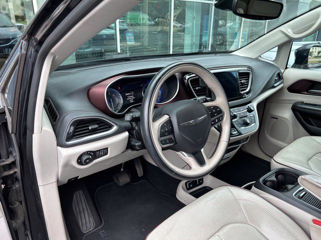Used 2017 Chrysler Pacifica Limited FWD image 28