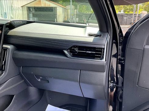 Used 2025 GMC Yukon AT4 Ultimate w/ LPO, Floor Liner Package AWD/4WD image 25