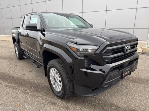 Used 2024 Toyota Tacoma SR image 2
