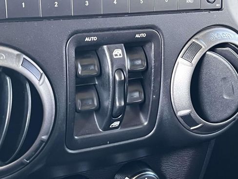 Used 2018 Jeep Wrangler Unlimited Sport S AWD/4WD image 26