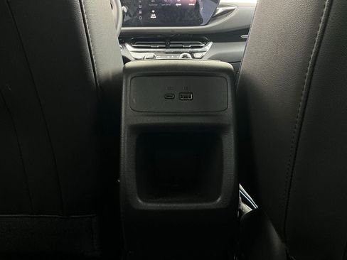 Used 2025 Buick Envista Sport Touring image 12