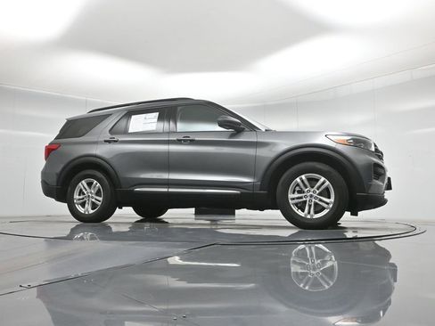 Certified 2023 Ford Explorer XLT RWD image 4