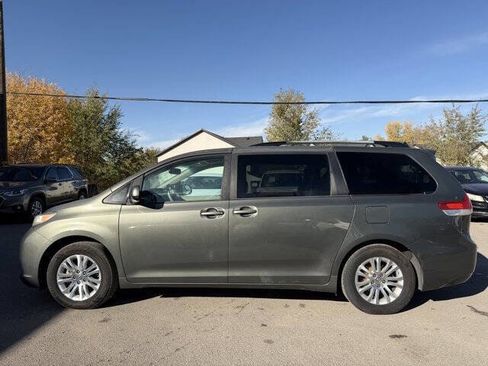 Used 2011 Toyota Sienna XLE image 8