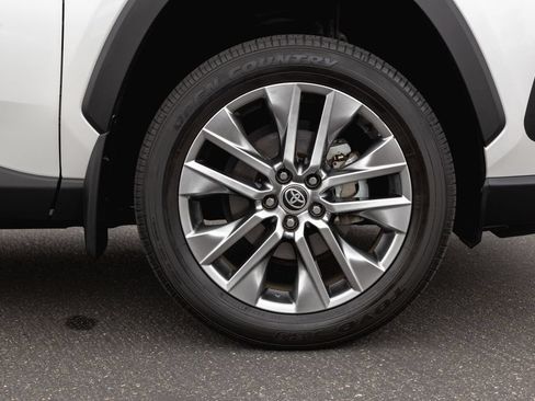 Used 2023 Toyota RAV4 XLE Premium FWD image 4