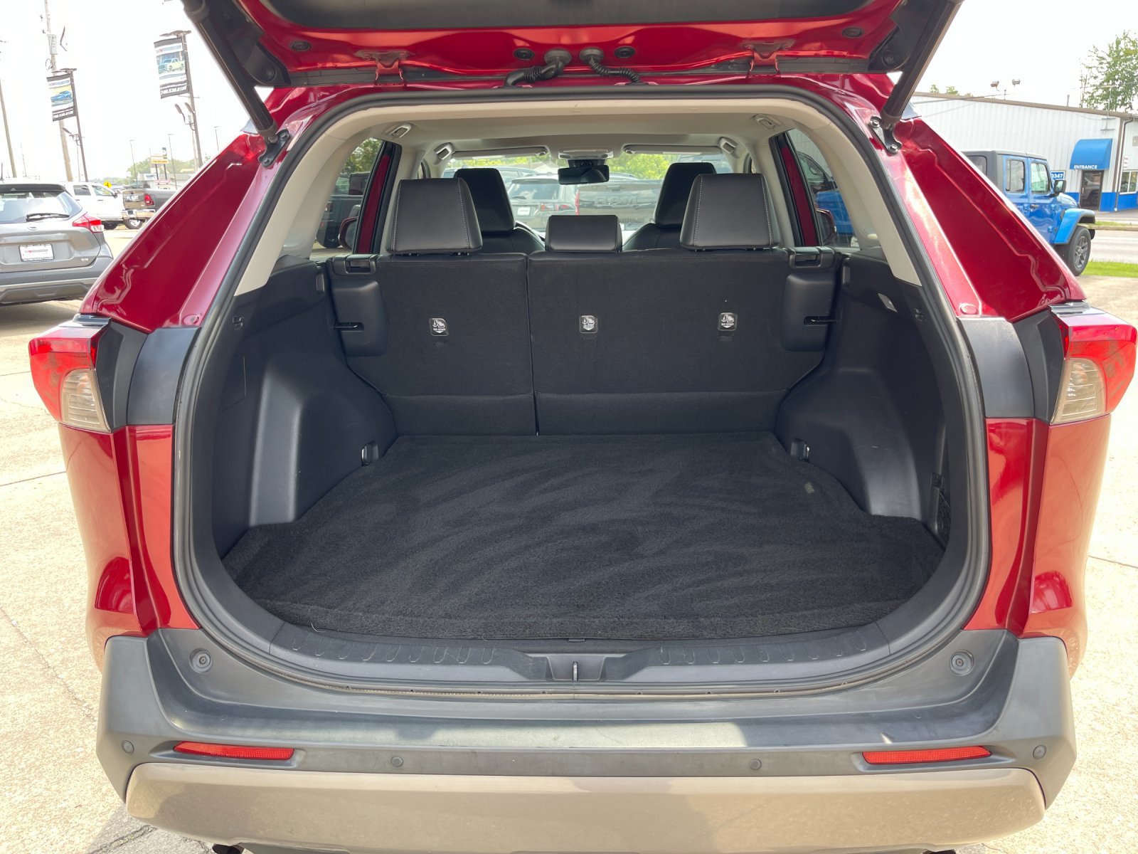 Used 2019 Toyota RAV4 Limited AWD/4WD image 17