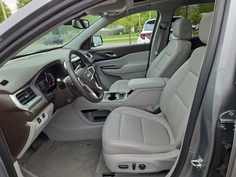 Used 2023 GMC Acadia SLT w/ Preferred Package FWD image 25