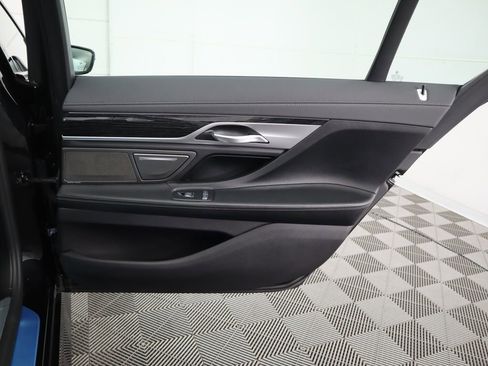 Certified 2022 BMW 740i w/ M Sport Package image 28