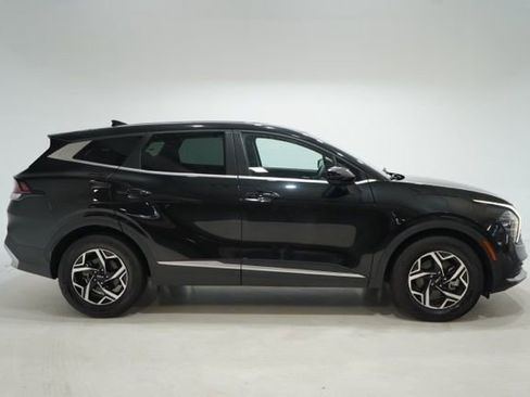 Used 2024 Kia Sportage LX image 9