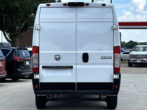 Used 2025 RAM ProMaster 2500 w/ Convenience Group FWD image 5