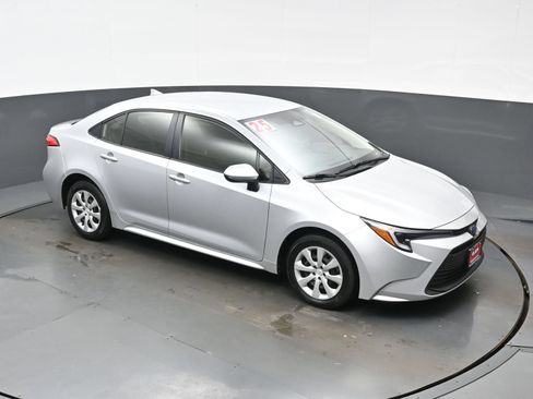 Used 2025 Toyota Corolla LE FWD image 32