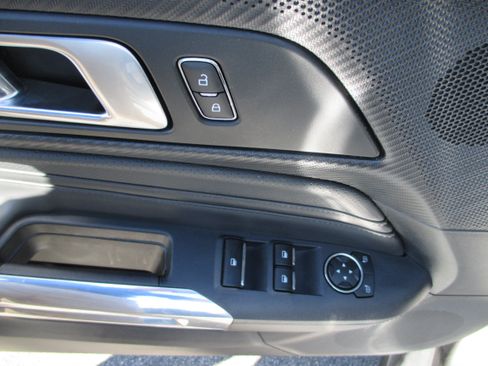 Used 2025 Ford Mustang Premium RWD image 11