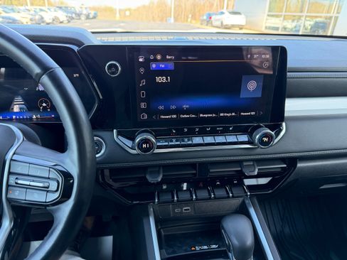Used 2024 Chevrolet Colorado LT w/ LT Convenience Package III AWD/4WD image 23