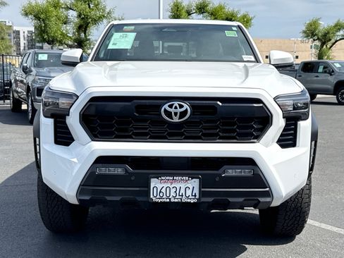Certified 2024 Toyota Tacoma TRD Off-Road w/ TRD Off Road Upgrade Package AWD/4WD image 4