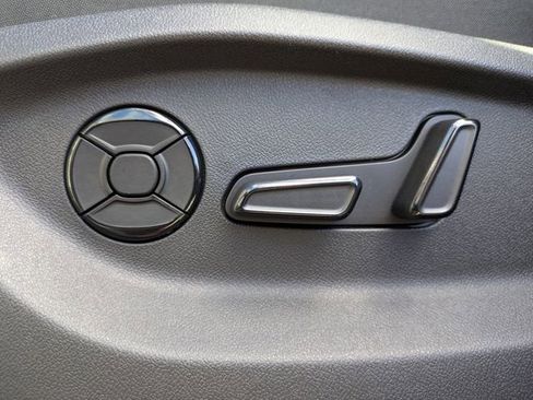 New 2026 Volkswagen Tiguan SE R-Line image 20