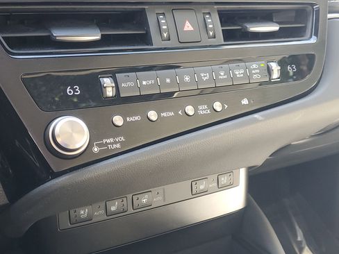 Used 2023 Lexus ES 300h w/ Premium Package image 29