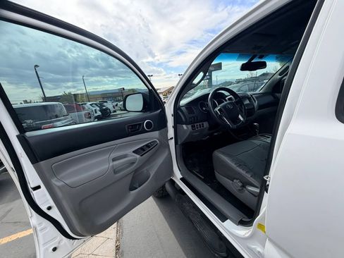 Used 2013 Toyota Tacoma 4x4 Double Cab w/ SR5 Pkg image 10