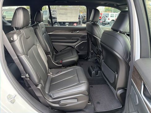 New 2026 Jeep Grand Cherokee L Limited w/ Limited Altitude Package RWD image 21