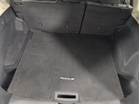 Used 2023 Nissan Rogue SV FWD image 6