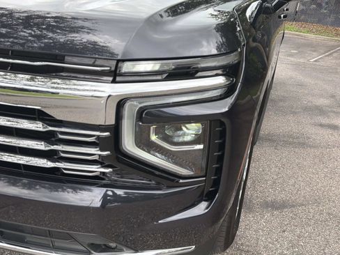 Used 2025 Chevrolet Suburban Premier RWD image 9