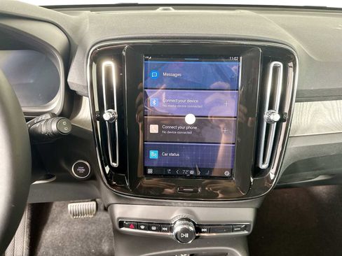 Used 2025 Volvo XC40 B5 Core w/ Climate Package AWD/4WD image 13